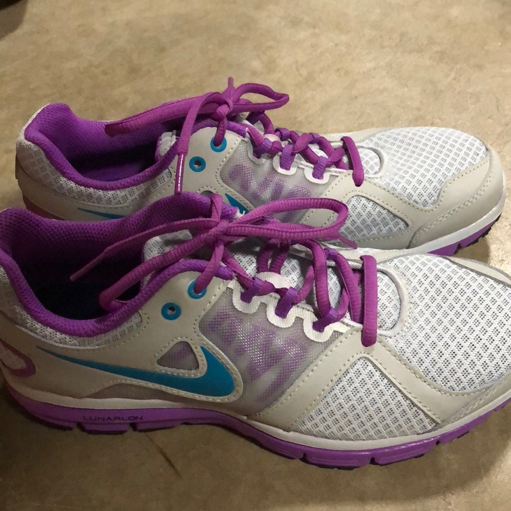 Nike running shoes LIKE NEW!
